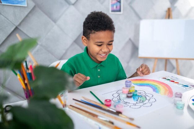 Jak dwujęzyczność w przedszkolu wpływa na rozwój artystyczny dzieci?